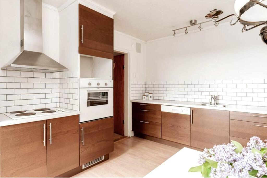 Modernt & Rymligt Sommarhus Pa Landet- Bubbelpool Villa Eskilstuna Exteriör bild