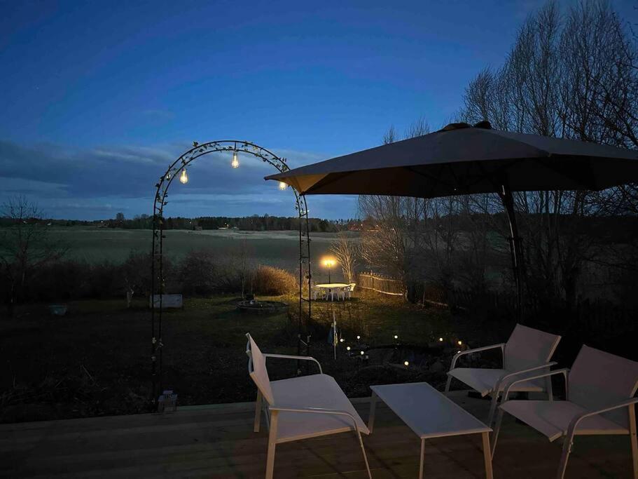 Modernt & Rymligt Sommarhus Pa Landet- Bubbelpool Villa Eskilstuna Exteriör bild